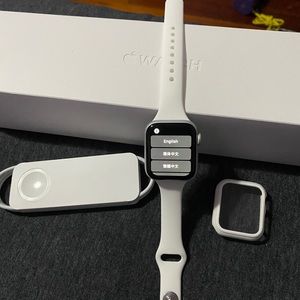 REFURBISHED 🍎 Watch Series4 Silver Aluminum 40mm